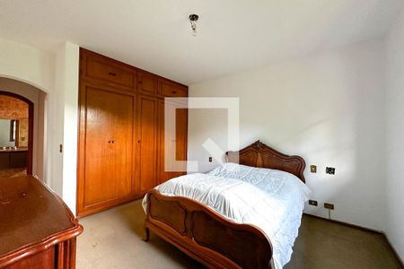 Casa à venda com 393m², 4 quartos e 4 vagas Casa à venda com 393m², 4 quartos e 4 vagasQuarto 2 - Suite