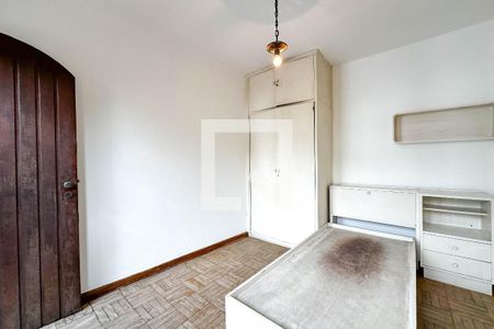 Casa à venda com 393m², 4 quartos e 4 vagas Casa à venda com 393m², 4 quartos e 4 vagasQuarto de Serviço