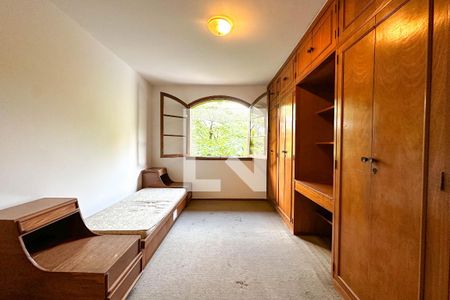 Casa à venda com 393m², 4 quartos e 4 vagas Casa à venda com 393m², 4 quartos e 4 vagasQuarto 1 - Suite