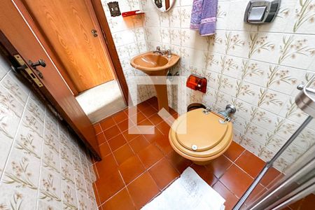 Casa à venda com 393m², 4 quartos e 4 vagas Casa à venda com 393m², 4 quartos e 4 vagasBanheiro Social