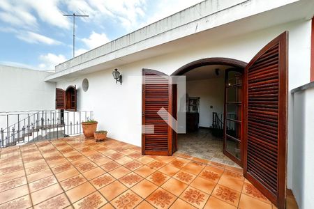 Casa à venda com 393m², 4 quartos e 4 vagas Casa à venda com 393m², 4 quartos e 4 vagasVaranda