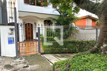 Casa à venda com 393m², 4 quartos e 4 vagas Casa à venda com 393m², 4 quartos e 4 vagasFachada