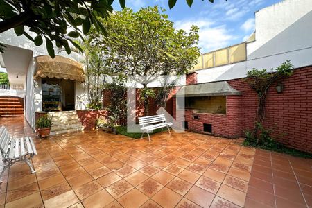 Casa à venda com 393m², 4 quartos e 4 vagas Casa à venda com 393m², 4 quartos e 4 vagasChurrasqueira