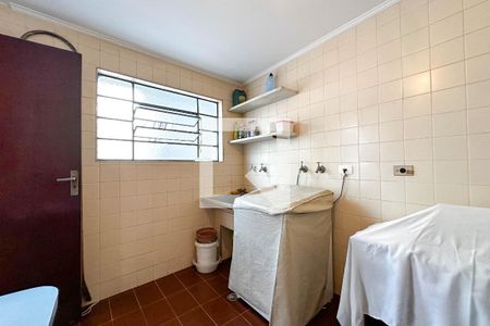 Casa à venda com 393m², 4 quartos e 4 vagas Casa à venda com 393m², 4 quartos e 4 vagasÁrea de Serviço