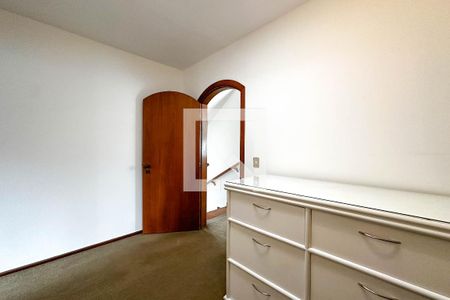 Casa à venda com 393m², 4 quartos e 4 vagas Casa à venda com 393m², 4 quartos e 4 vagasEscritório