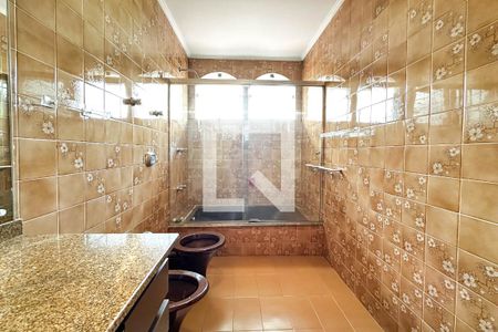 Casa à venda com 393m², 4 quartos e 4 vagas Casa à venda com 393m², 4 quartos e 4 vagasBanheiro do Quarto 2