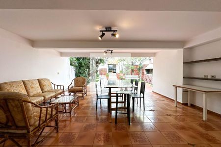 Casa à venda com 393m², 4 quartos e 4 vagas Casa à venda com 393m², 4 quartos e 4 vagasSalão de Festas