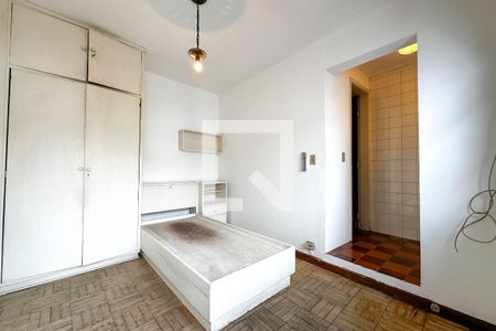 Casa à venda com 393m², 4 quartos e 4 vagas Casa à venda com 393m², 4 quartos e 4 vagasQuarto de Serviço