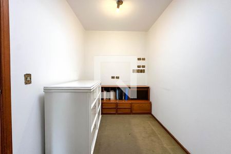 Casa à venda com 393m², 4 quartos e 4 vagas Casa à venda com 393m², 4 quartos e 4 vagasEscritório