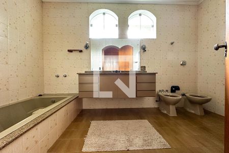 Casa à venda com 393m², 4 quartos e 4 vagas Casa à venda com 393m², 4 quartos e 4 vagasBanheiro do Quarto 3