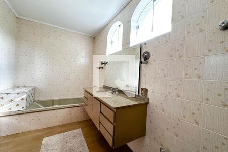 Casa à venda com 393m², 4 quartos e 4 vagas Casa à venda com 393m², 4 quartos e 4 vagasBanheiro do Quarto 3