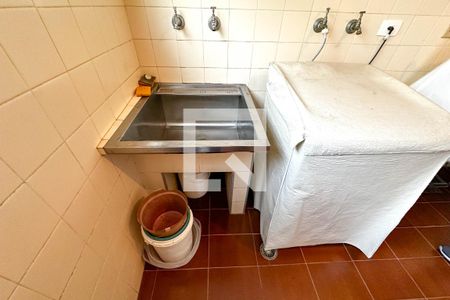 Casa à venda com 393m², 4 quartos e 4 vagas Casa à venda com 393m², 4 quartos e 4 vagasÁrea de Serviço