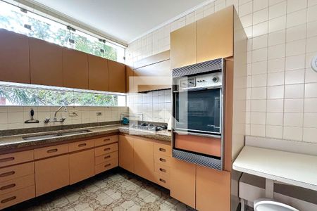 Casa à venda com 393m², 4 quartos e 4 vagas Casa à venda com 393m², 4 quartos e 4 vagasCopa e Cozinha