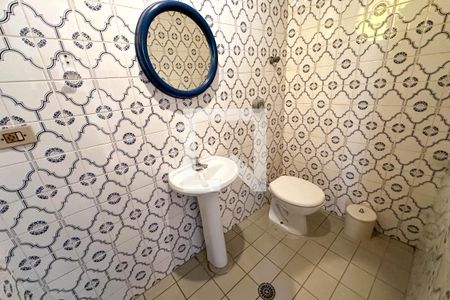 Casa à venda com 393m², 4 quartos e 4 vagas Casa à venda com 393m², 4 quartos e 4 vagasLavabo do Salão