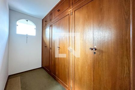 Casa à venda com 393m², 4 quartos e 4 vagas Casa à venda com 393m², 4 quartos e 4 vagasQuarto 3 - Suite