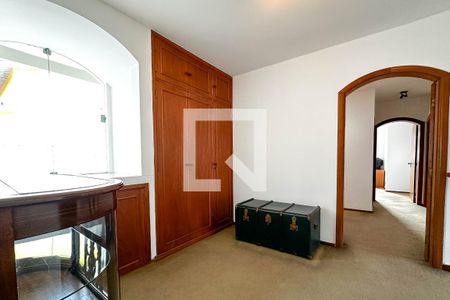 Casa à venda com 393m², 4 quartos e 4 vagas Casa à venda com 393m², 4 quartos e 4 vagasCorredor