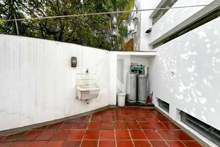 Casa à venda com 393m², 4 quartos e 4 vagas Casa à venda com 393m², 4 quartos e 4 vagasÁrea de Serviço Externa