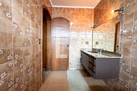 Casa à venda com 393m², 4 quartos e 4 vagas Casa à venda com 393m², 4 quartos e 4 vagasBanheiro do Quarto 2