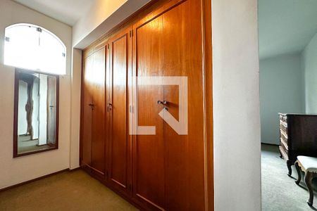 Casa à venda com 393m², 4 quartos e 4 vagas Casa à venda com 393m², 4 quartos e 4 vagasQuarto 2 - Suite