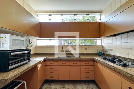 Casa à venda com 393m², 4 quartos e 4 vagas Casa à venda com 393m², 4 quartos e 4 vagasCopa e Cozinha