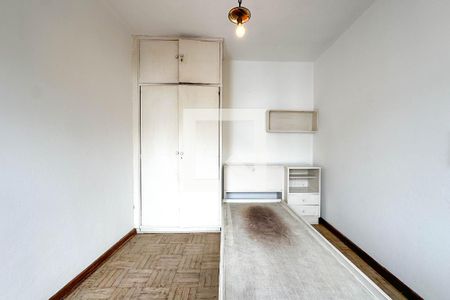 Casa à venda com 393m², 4 quartos e 4 vagas Casa à venda com 393m², 4 quartos e 4 vagasQuarto de Serviço