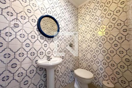 Casa à venda com 393m², 4 quartos e 4 vagas Casa à venda com 393m², 4 quartos e 4 vagasLavabo do Salão