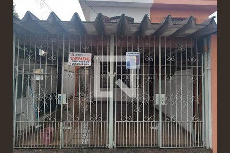 Casa à venda com 120m², 2 quartos e 2 vagasFachada