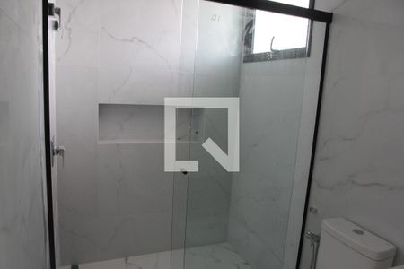 Casa à venda com 360m², 5 quartos e 4 vagasbanheiro da suite 02