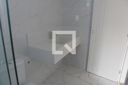 Casa à venda com 360m², 5 quartos e 4 vagasbanheiro da suite 02