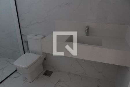 Casa à venda com 360m², 5 quartos e 4 vagasbanheiro da suite 02