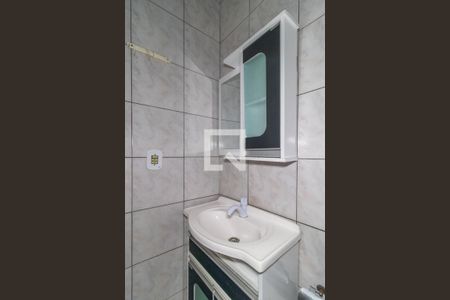 Banheiro de casa de condomínio para alugar com 1 quarto, 42m² em Cavalhada, Porto Alegre