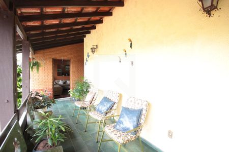 Casa à venda com 360m², 4 quartos e 2 vagasVaranda