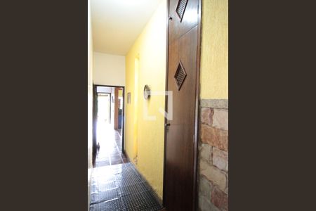 Casa à venda com 360m², 4 quartos e 2 vagasCorredor