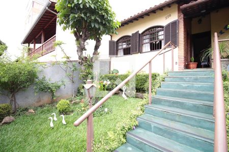 Casa à venda com 360m², 4 quartos e 2 vagasFachada