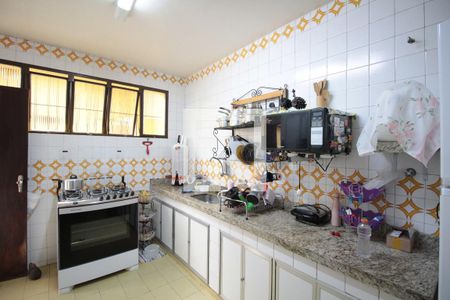 Casa à venda com 360m², 4 quartos e 2 vagasCozinha