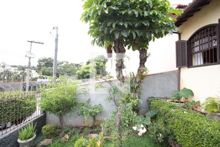 Casa à venda com 360m², 4 quartos e 2 vagasFachada