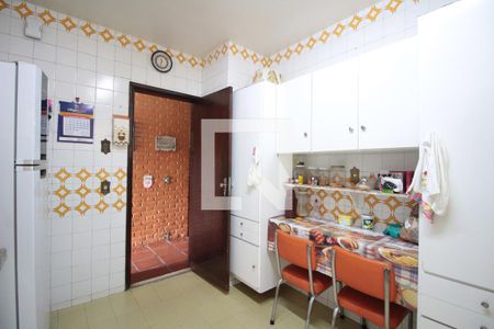 Casa à venda com 360m², 4 quartos e 2 vagasCozinha