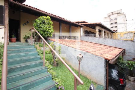 Casa à venda com 360m², 4 quartos e 2 vagasFachada
