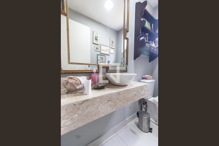 Casa à venda com 226m², 4 quartos e 4 vagasLavabo