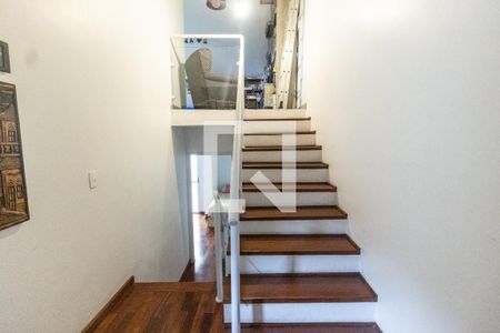 Escada de casa para alugar com 4 quartos, 226m² em Água Fria, São Paulo