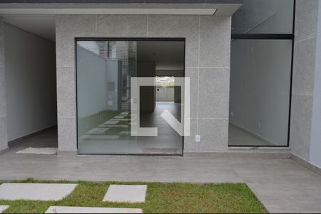 Sala de casa à venda com 3 quartos, 250m² em Europa, Contagem