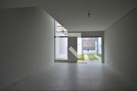Casa à venda com 250m², 3 quartos e 4 vagasSala