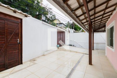 Casa à venda com 233m², 3 quartos e 1 vagaÁrea comum