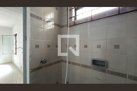 Banheiro de kitnet/studio para alugar com 1 quarto, 30m² em Cajuru, Curitiba
