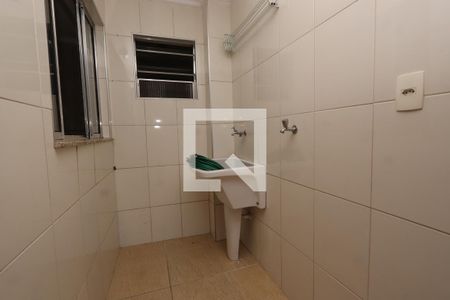 Lavanderia -  fundos de casa para alugar com 5 quartos, 320m² em Jardim Santa Terezinha (zona Leste), São Paulo