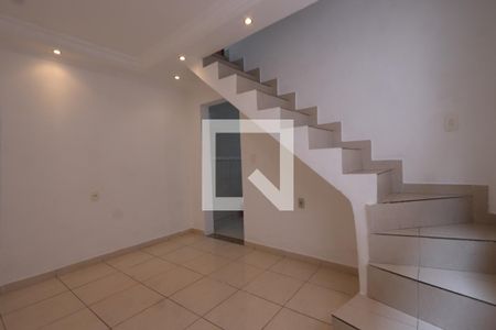 Casa para alugar com 320m², 5 quartos e 2 vagasSala - fundos