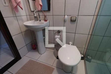 Casa para alugar com 320m², 5 quartos e 2 vagasBanheiro Social