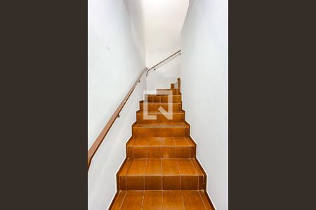 Casa para alugar com 70m², 1 quarto e 2 vagasEscadas