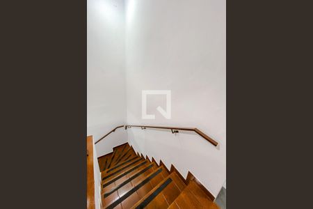 Casa para alugar com 70m², 1 quarto e 2 vagasEscadas