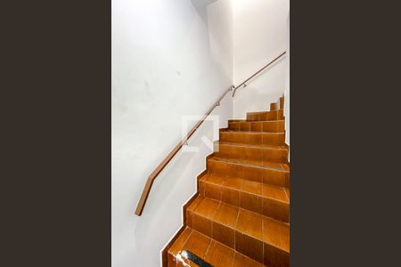 Casa para alugar com 70m², 1 quarto e 2 vagasEscadas